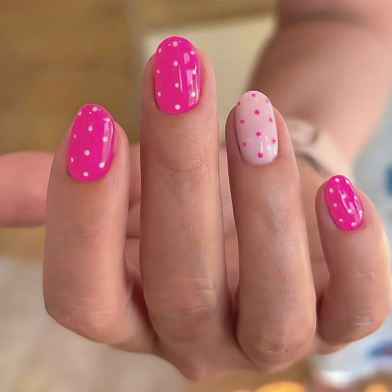 Kunstnagelset mit kreativen Punkten und eleganten Designs Brehn