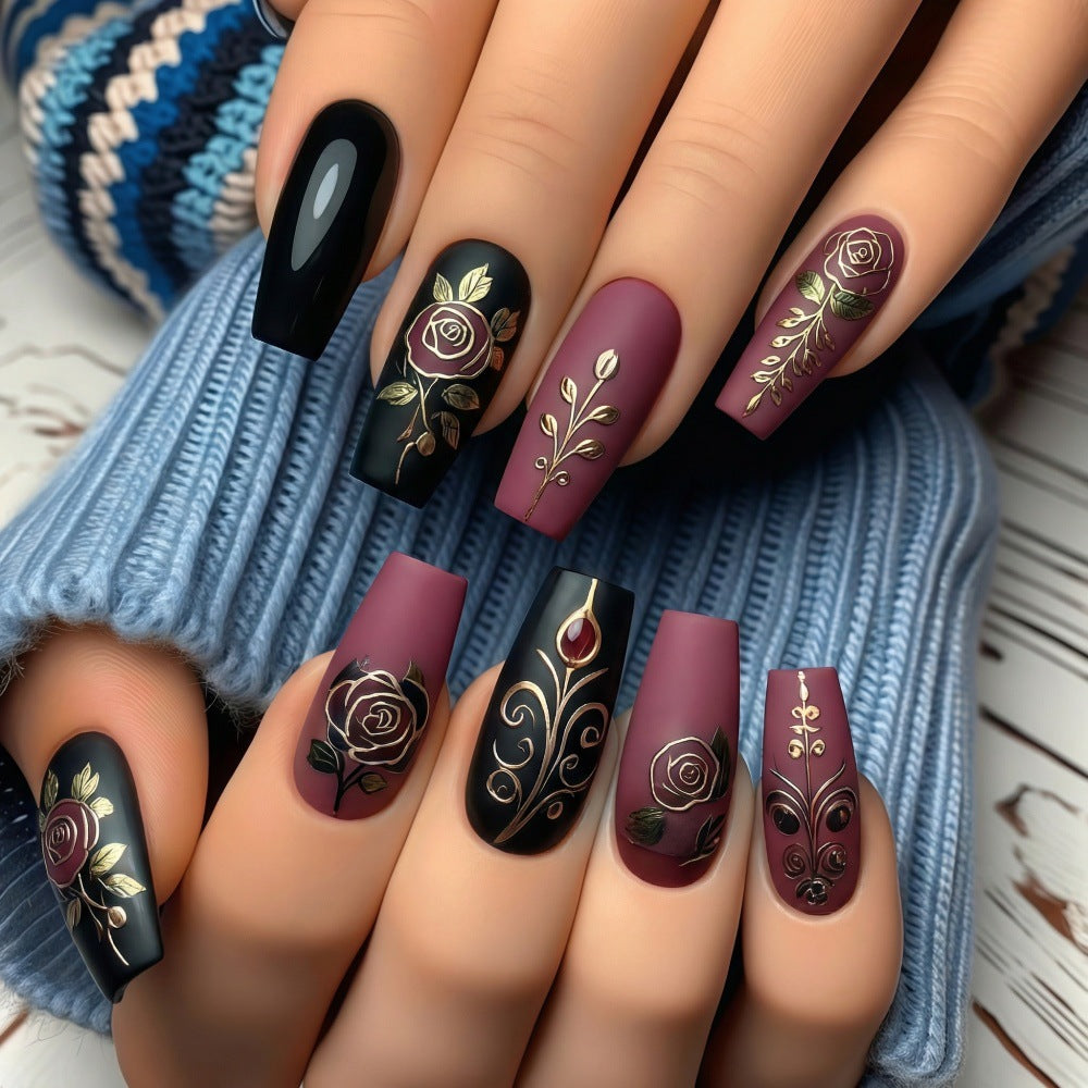 Kunstnagel Set mit floralen und eleganten Verzierungen Brehn