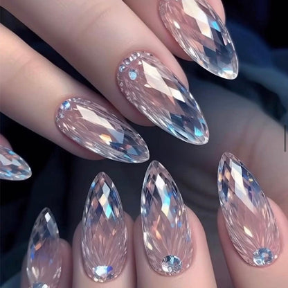Kunstnagelset mit Crystal-Design und funkelnden Akzenten Brehn