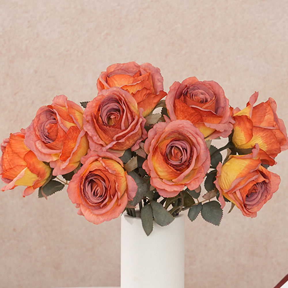 Künstliches Blumenarrangement