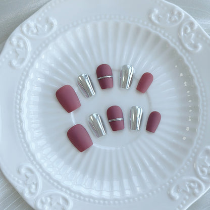 Dekoratives Press-On-Nail-Art-Set mit Metallic- und Matt-Finish