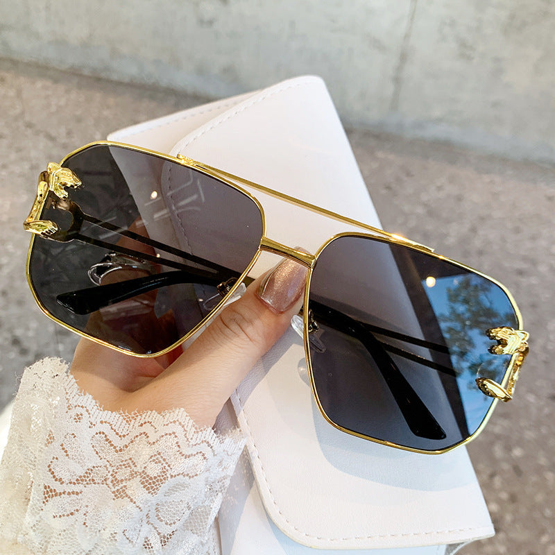 Damen quadratische Sonnenbrille mit luxuriösem Metallrahmen Brehn