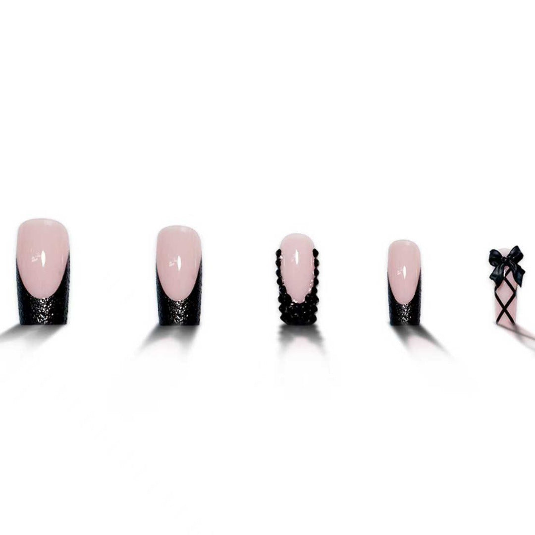 Stiletto-Nagelkunstverlängerungen mit dekorativen Akzenten Brehn
