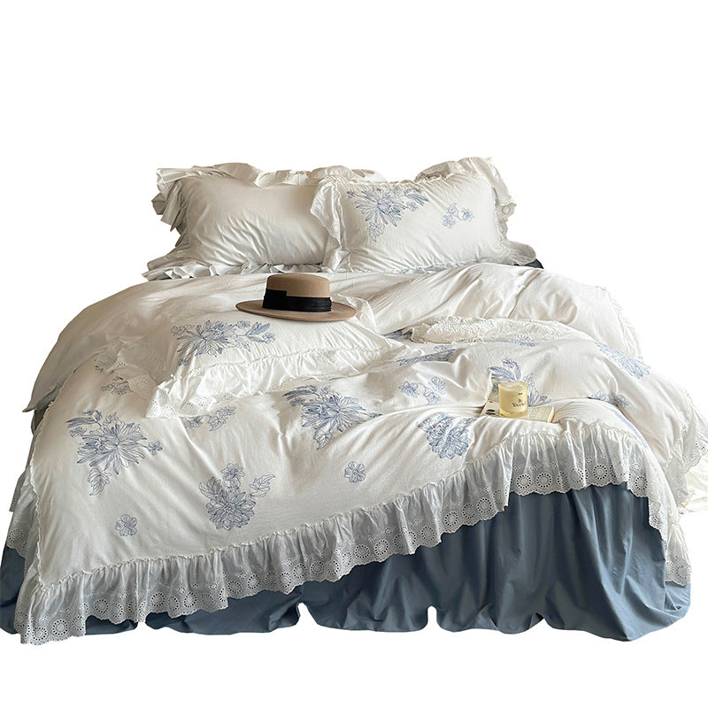 Besticktes Bettwäscheset im Landhausstil mit Rüschenvolant und Lochspitze