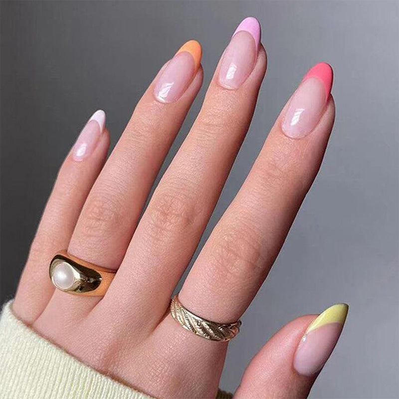 Kunstvolle Nagelkunst mit geometrischem Design Brehn