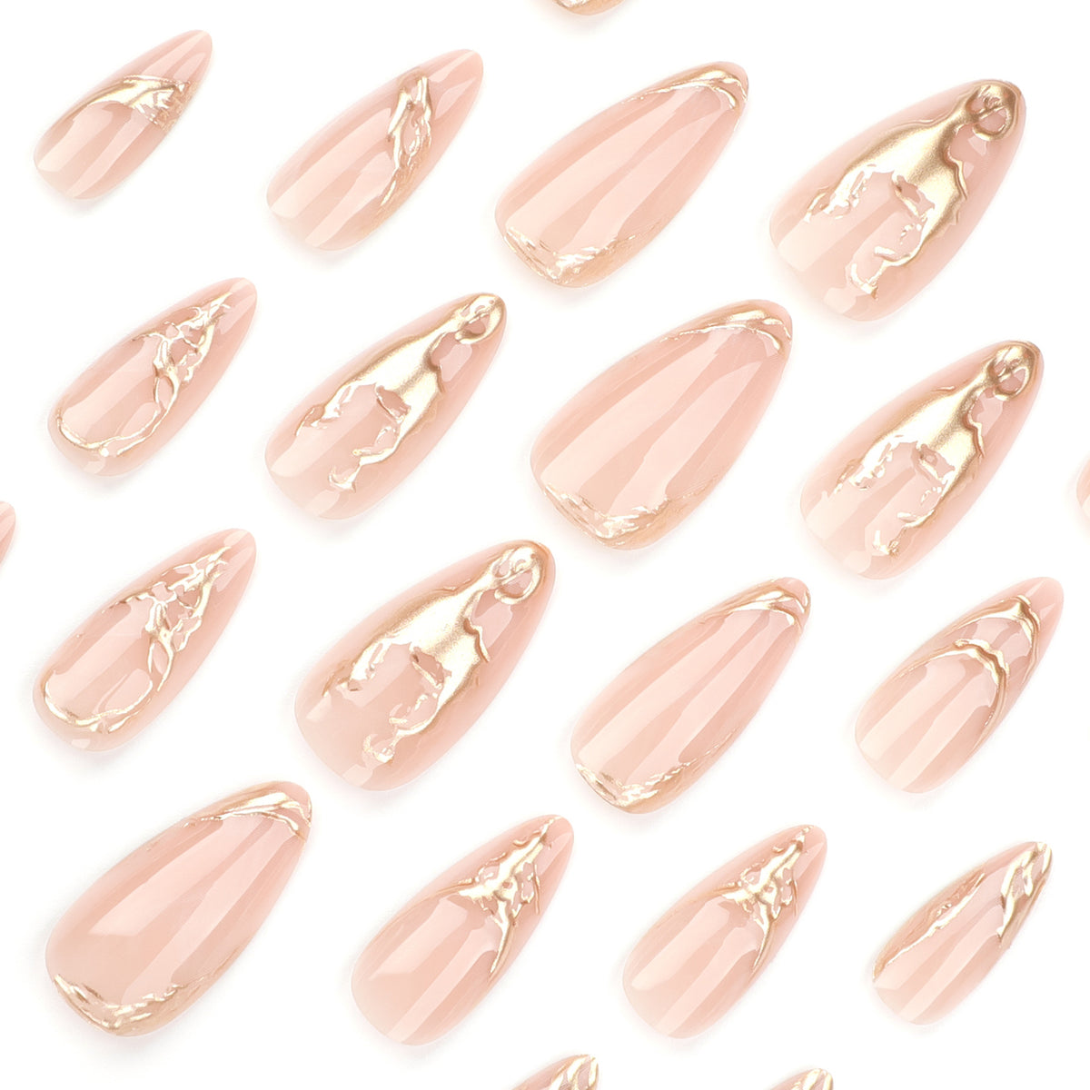 Kunstvolle Nagelverlängerungen mit feinen goldenen Akzenten Brehn