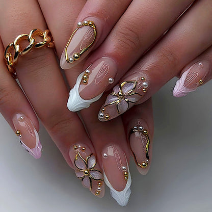 Kunstnagelset mit romantischen Akzenten Brehn