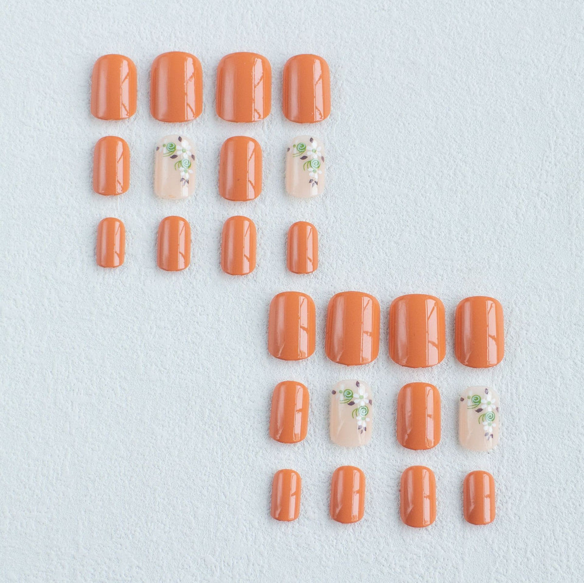Blumenverziertes Nagelkunst-Set