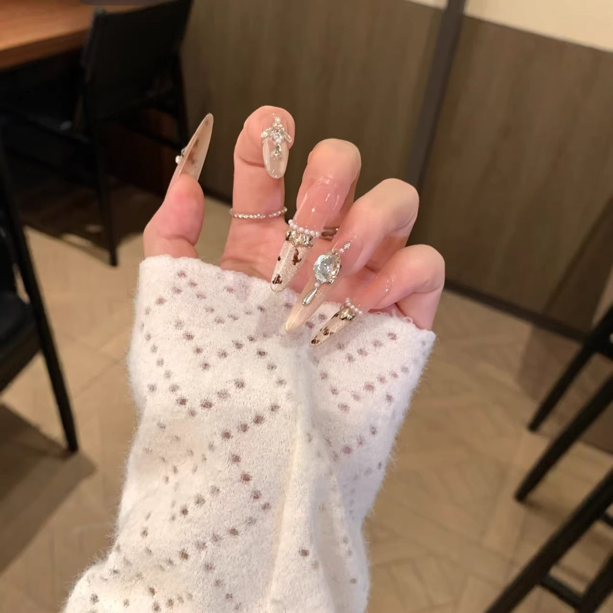 Glamouröse Strass-Nagelverlängerungen