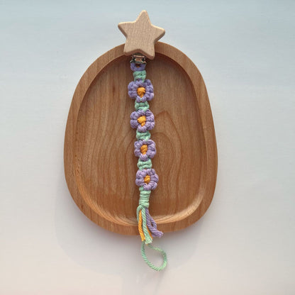 Makramee Kinderwagen- und Schnuller-Lanyard mit Holzstern-Clip