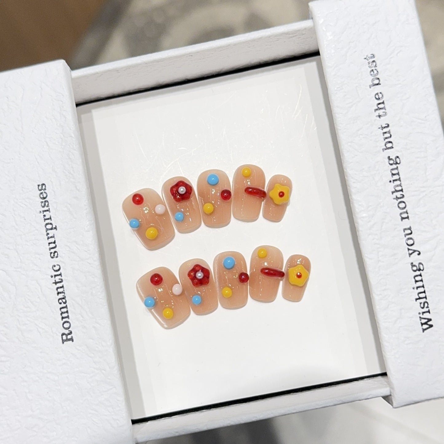 Kunstnägel mit Bunten 3D-Akzenten Brehn