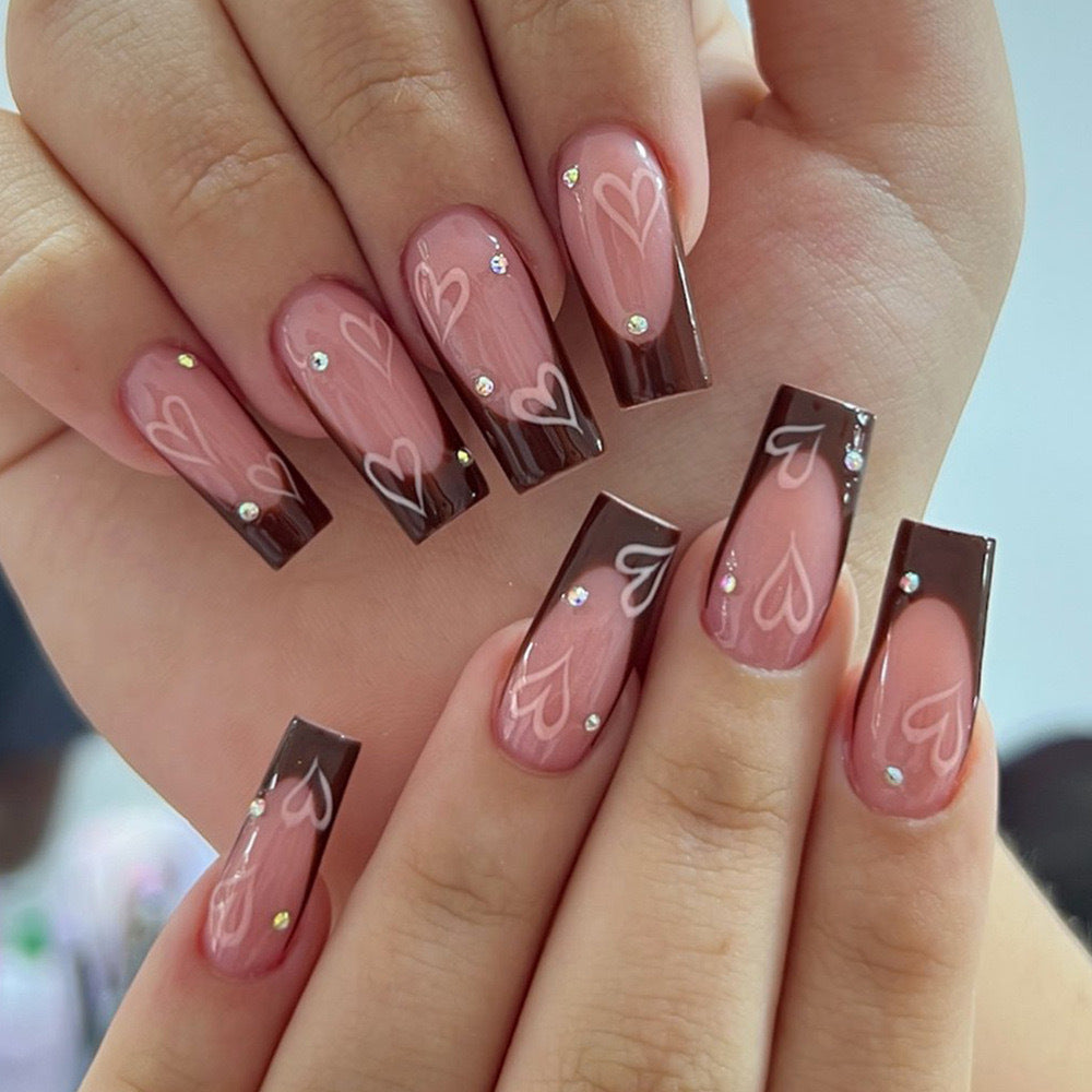 Kunstnagelset mit romantischen Herzmotiven Brehn