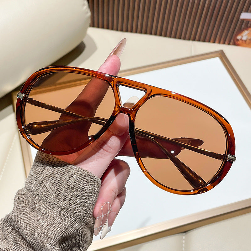 Damen Sonnenbrille im extravagantem Design mit markanten Gläsern Brehn