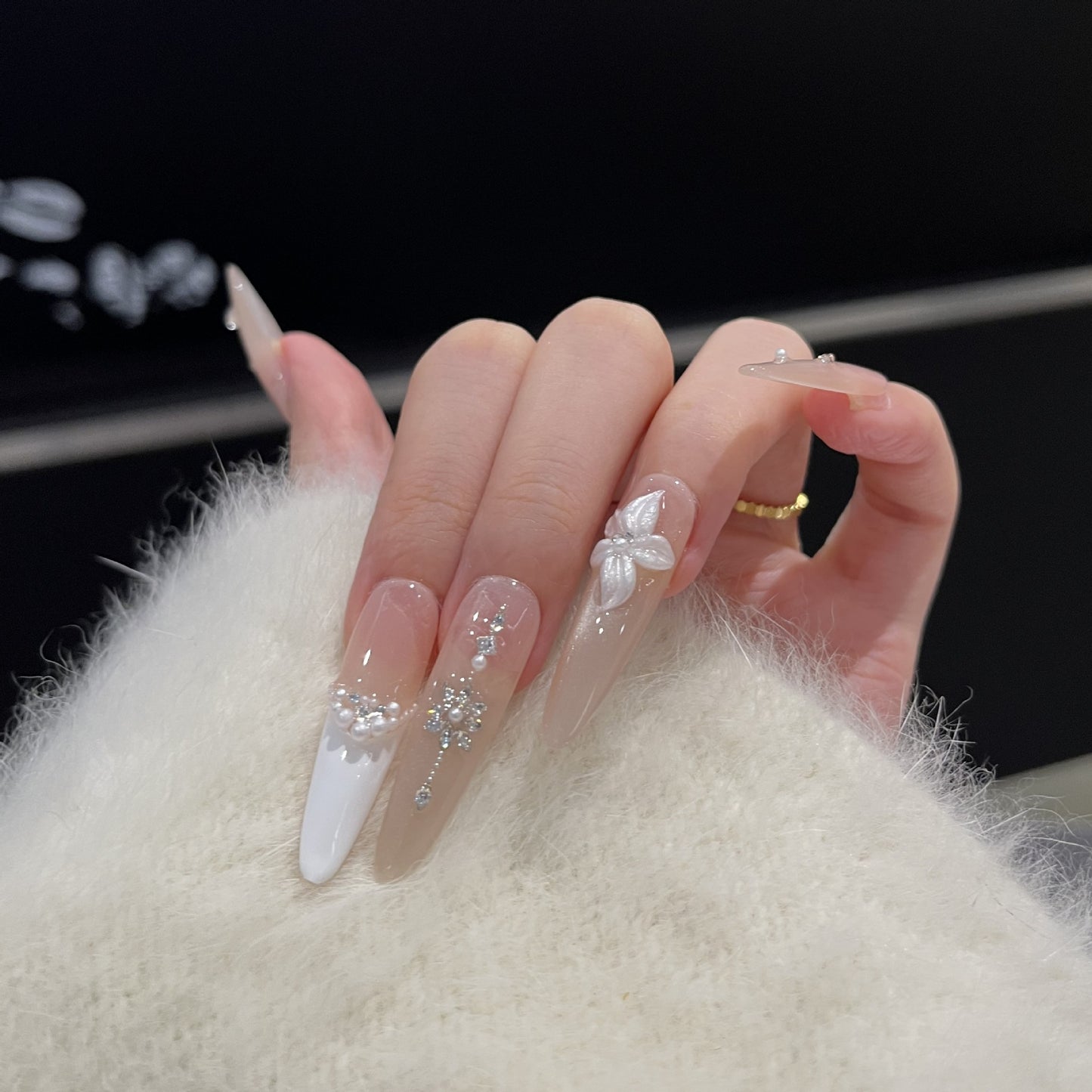 Ausgefallenes Press-On-Nageldesign Brehn