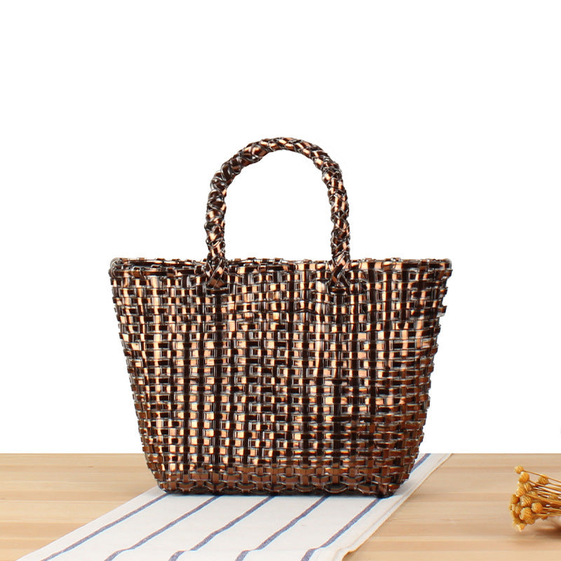 Handtasche Aus Geflochtenem Naturmaterial mit Eleganten Akzenten Brehn