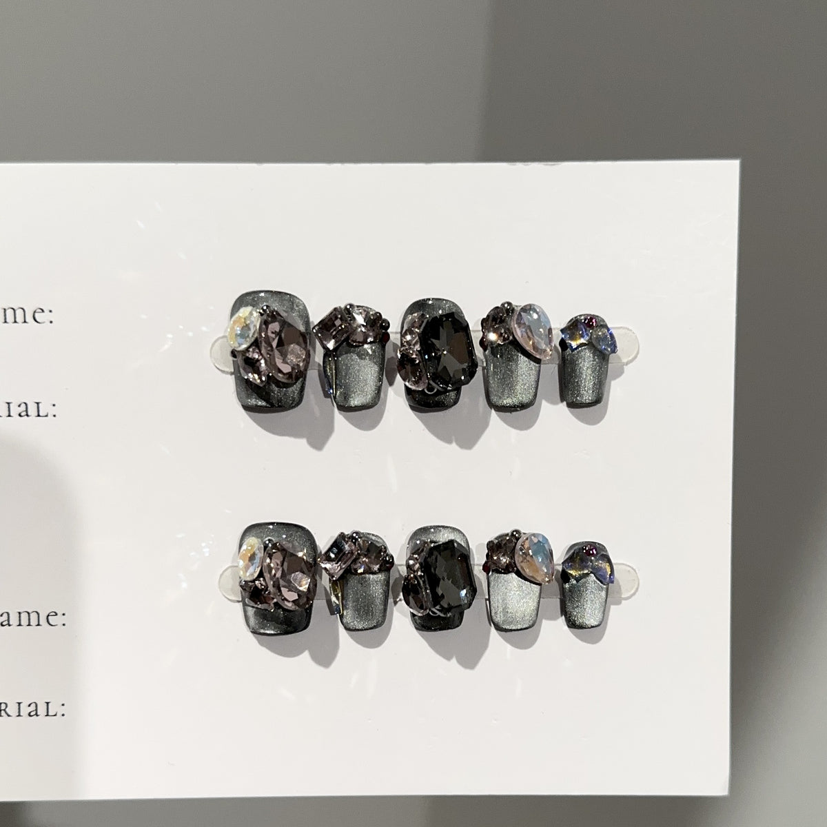 Glamouröse mit Edelsteinen verzierte Press-On Nagelset