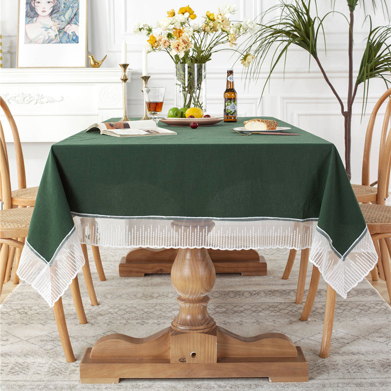 Elegante Tischdecke mit Spitzensaum