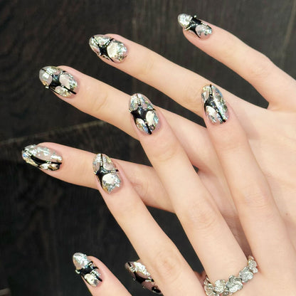Kunstvoll gestaltetes Press-On Nagelset