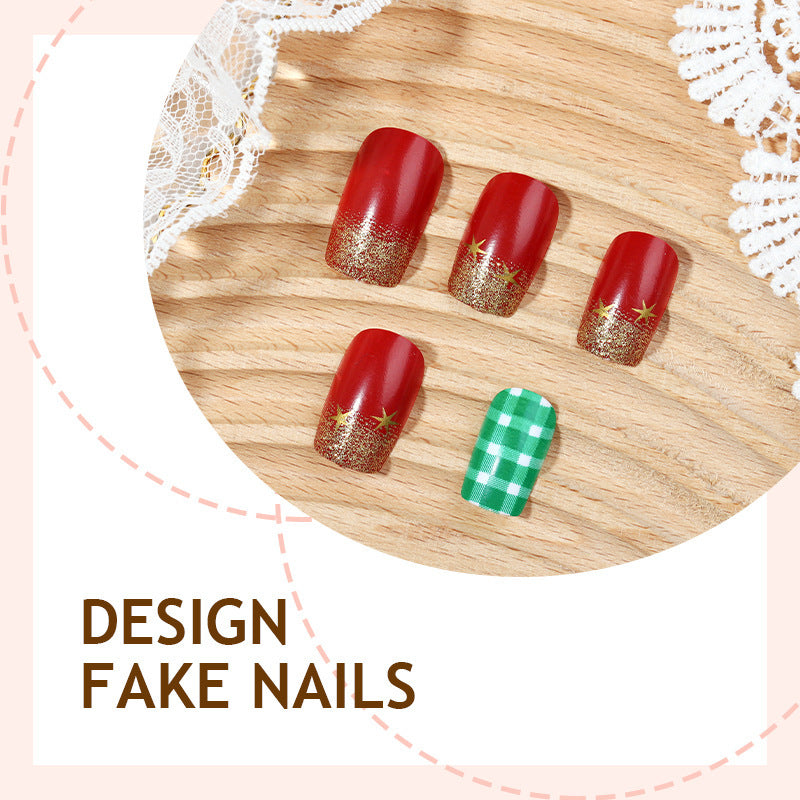 Kunstnagelset mit festlichem Weihnachtsdesign und glamourösen Akzenten Brehn