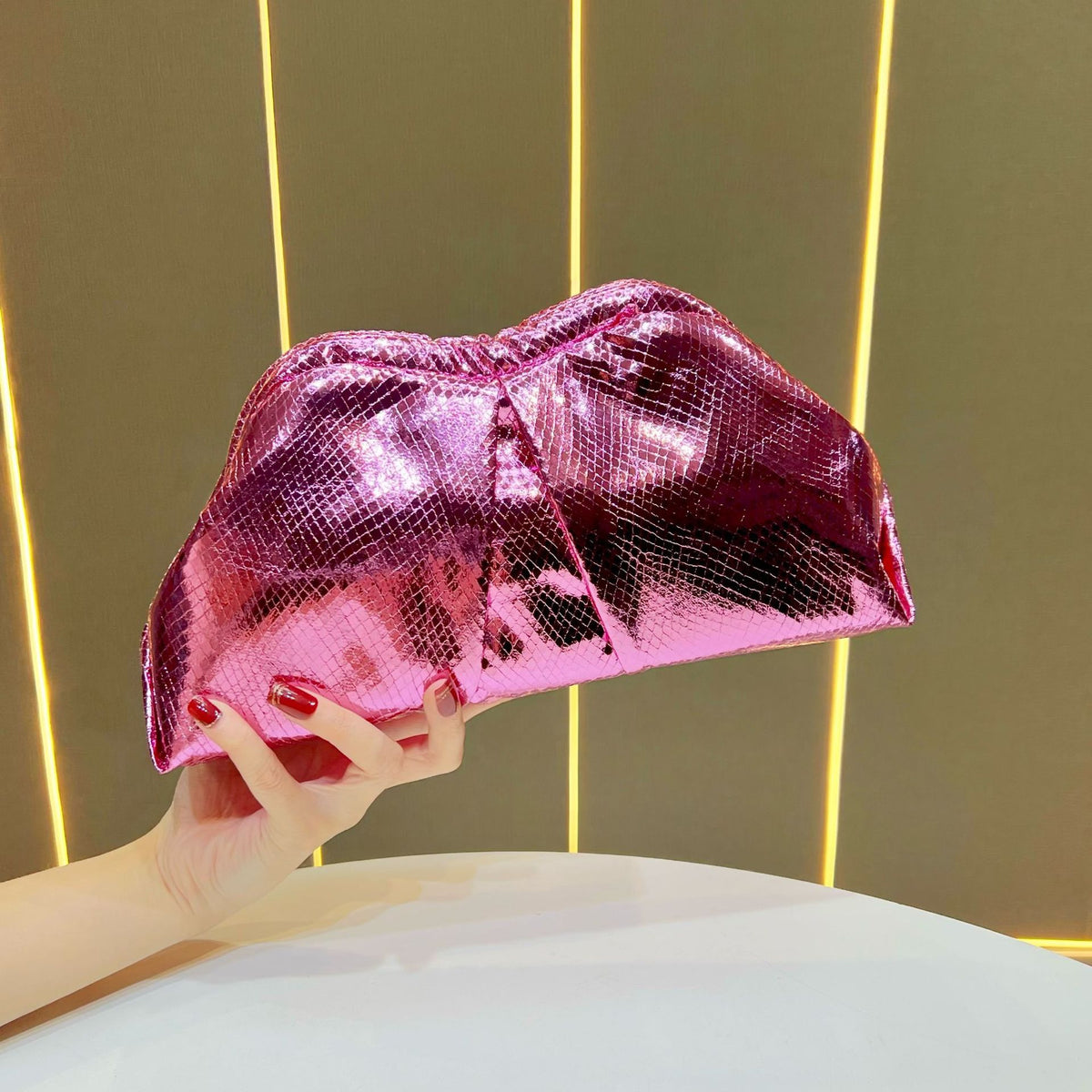 Metallic Geschopfte Clutch