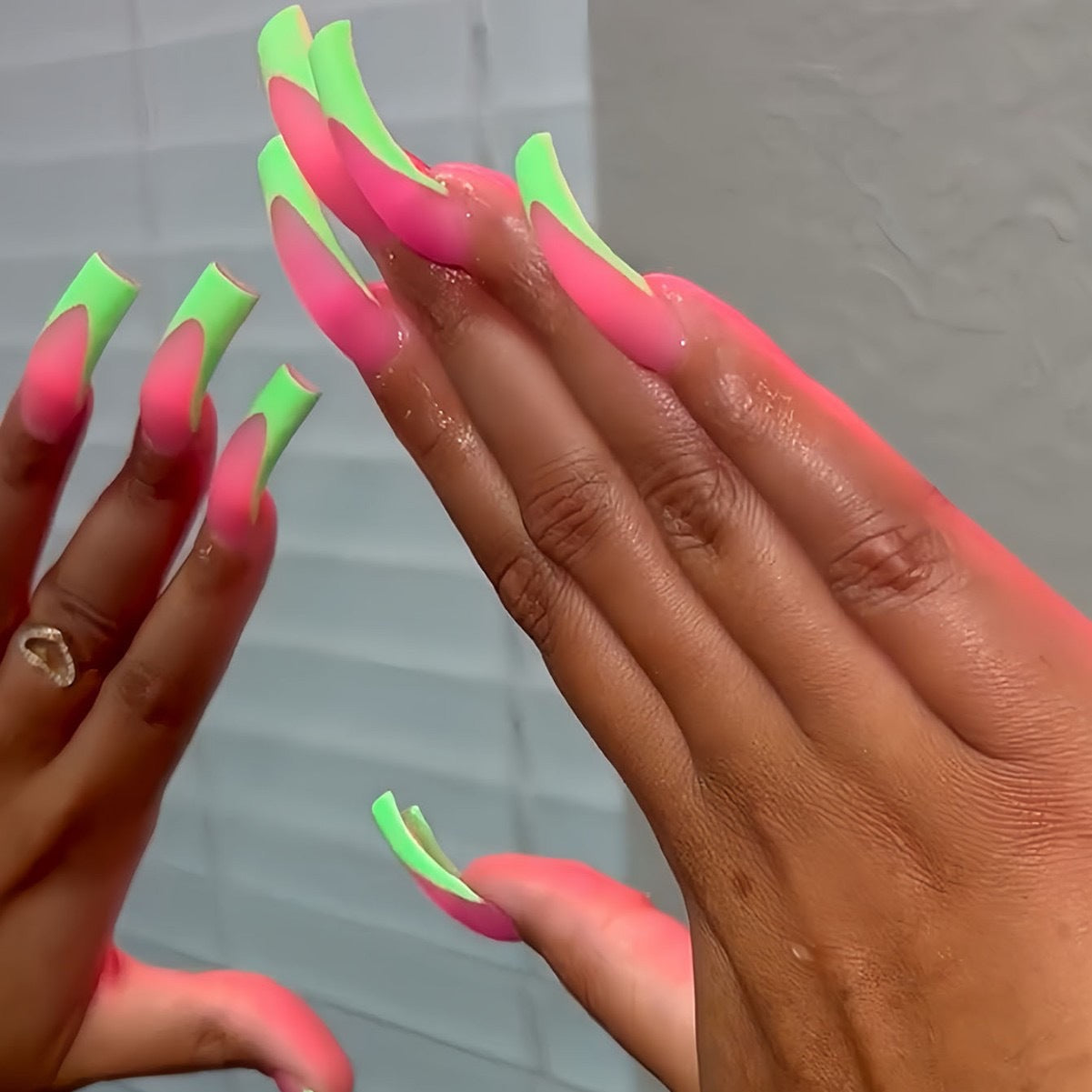 Lange skulptierte Acrylnagelverlängerungen Brehn