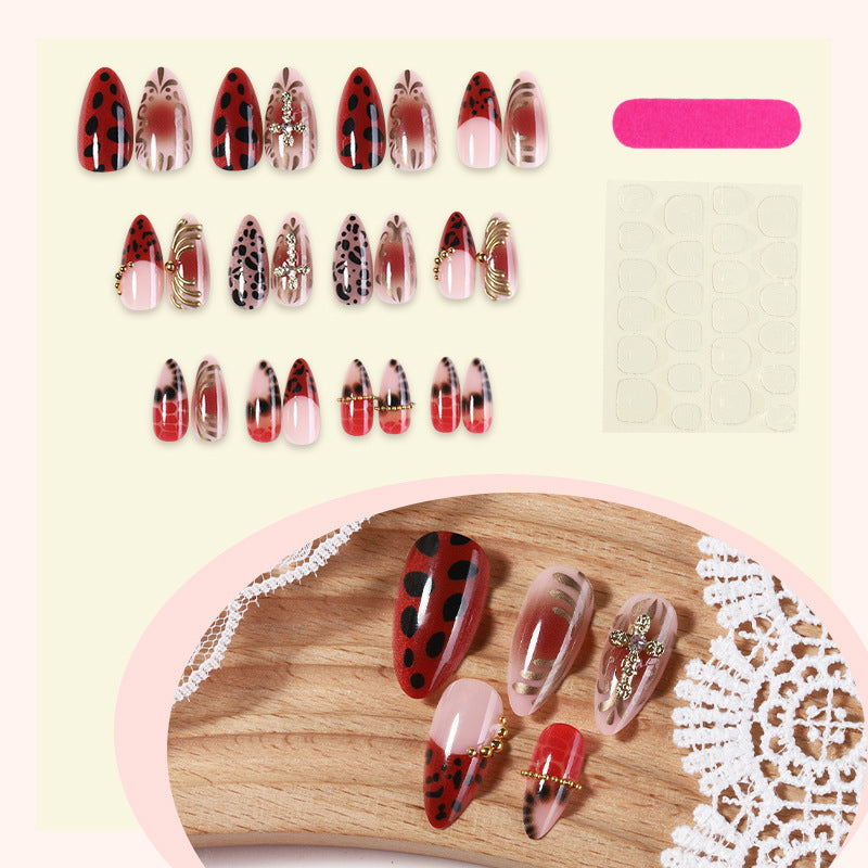 Künstlerisches Stiletto Press-On Nagelset mit Marienkäfer-Motiv Brehn