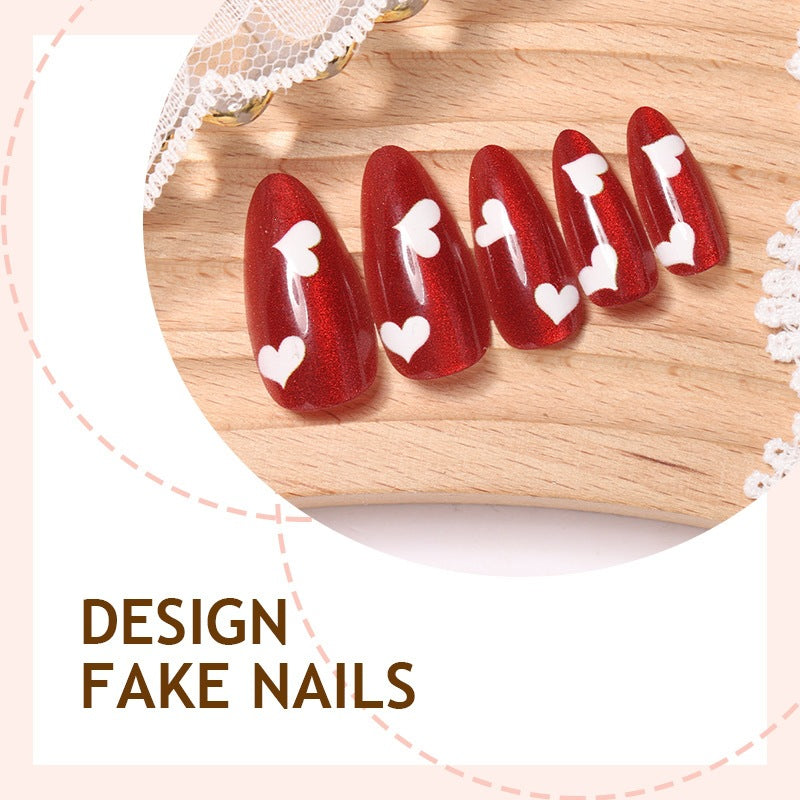 Kunstnagelset mit romantischen Herzmotiven Brehn