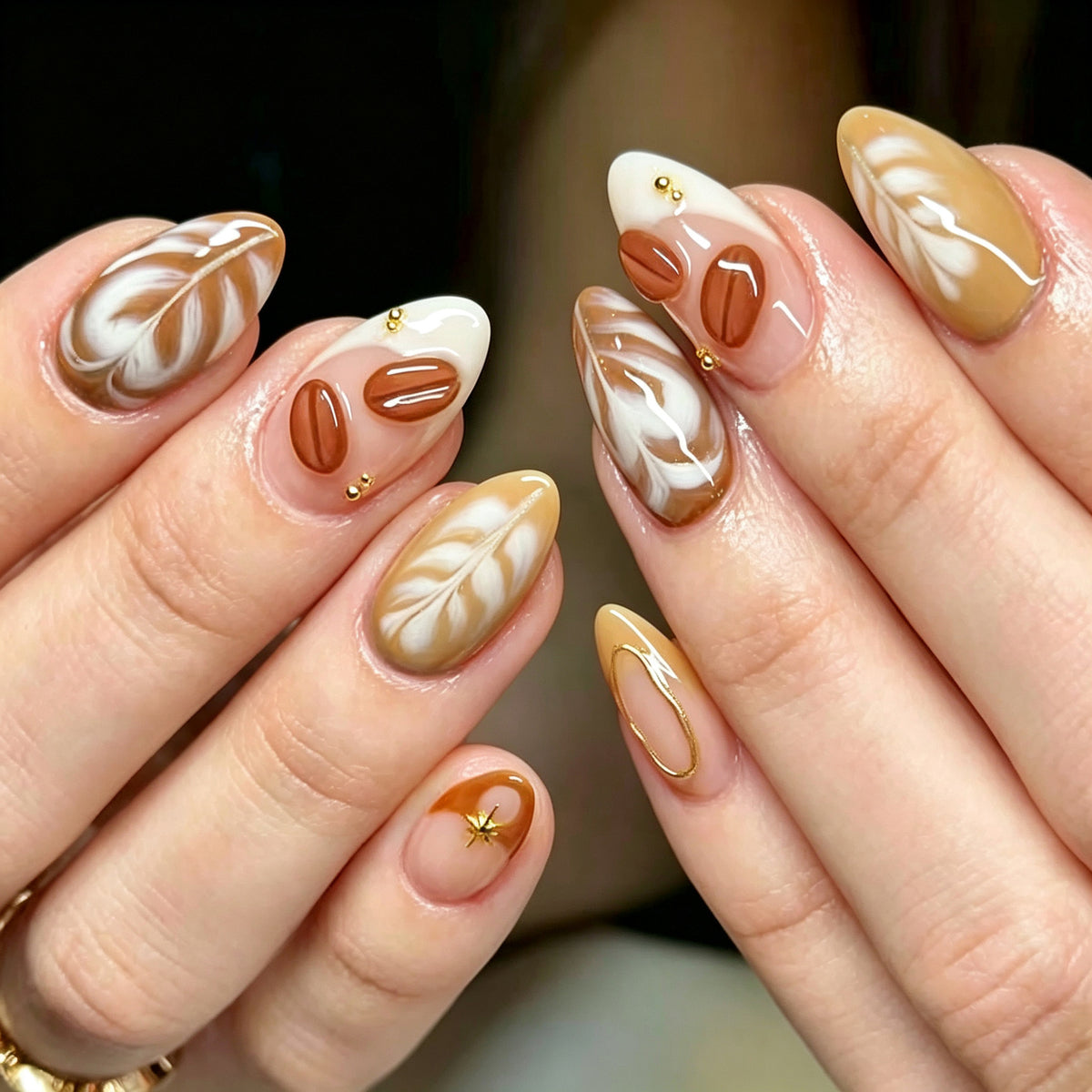 Künstlerisches Mandel-förmiges Press-On Nagelset Brehn
