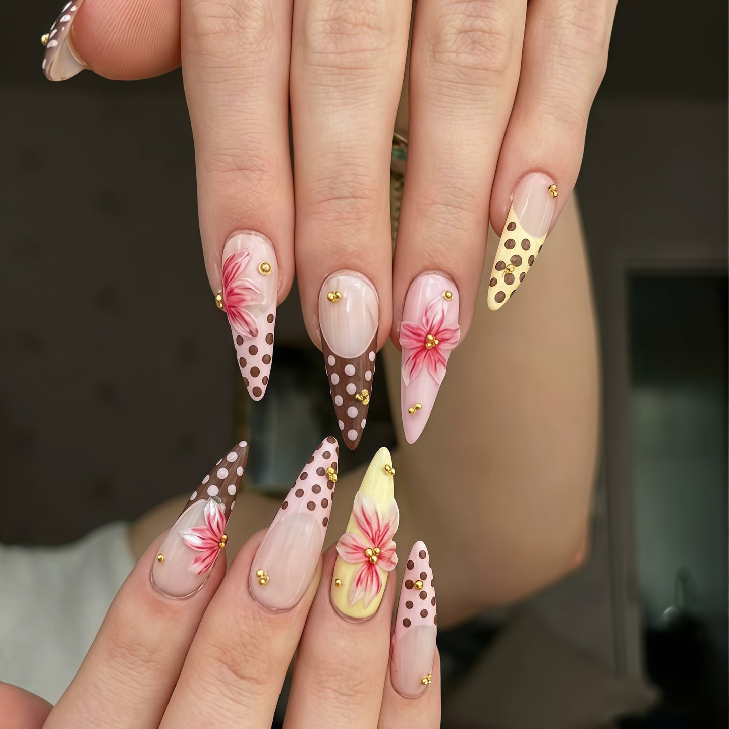 Elegante Blumen Stiletto Nagelverlängerungen Brehn