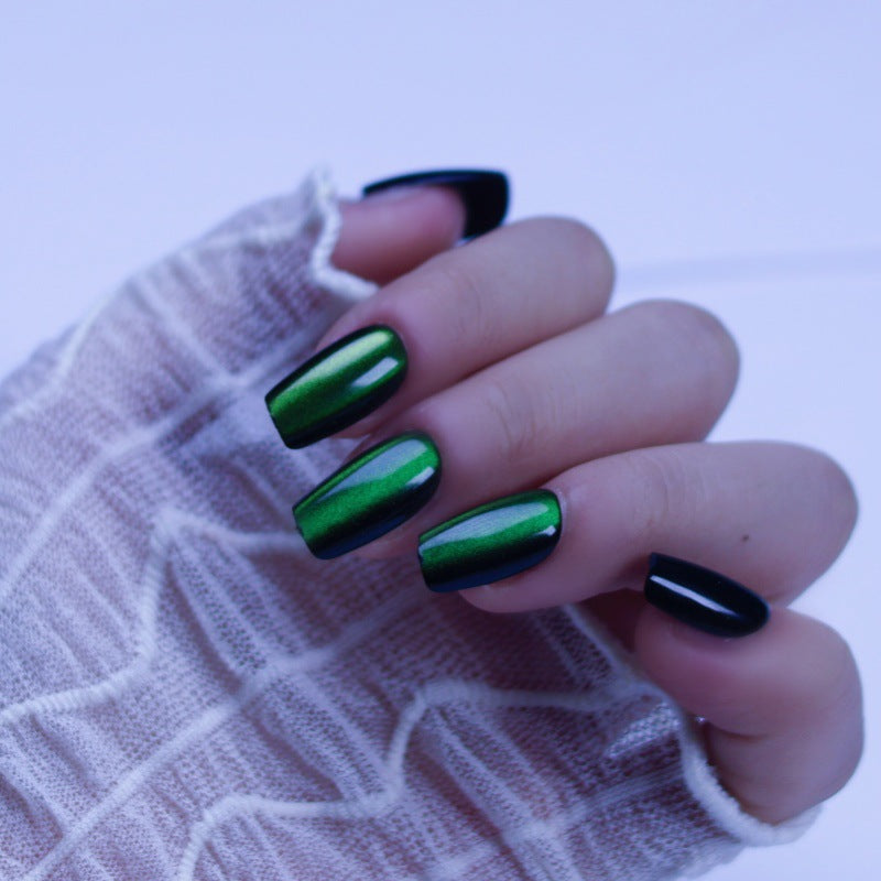 Kunstnägel mit schimmerndem Metallic-Effekt Brehn
