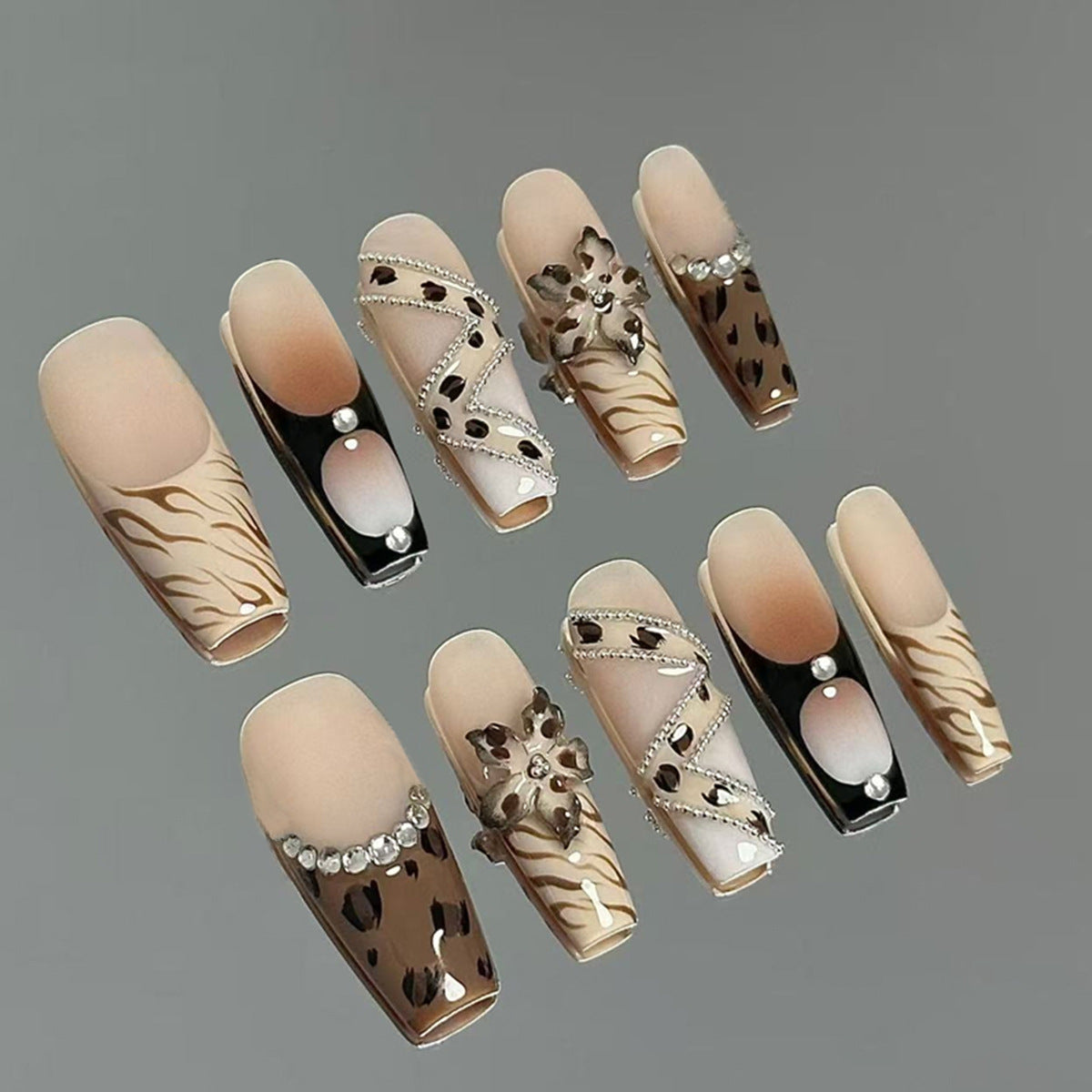 Glamouröses Nagelset Brehn