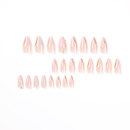 Kunstvolle Nagelverlängerungen mit glamourösem Gold-Design Brehn