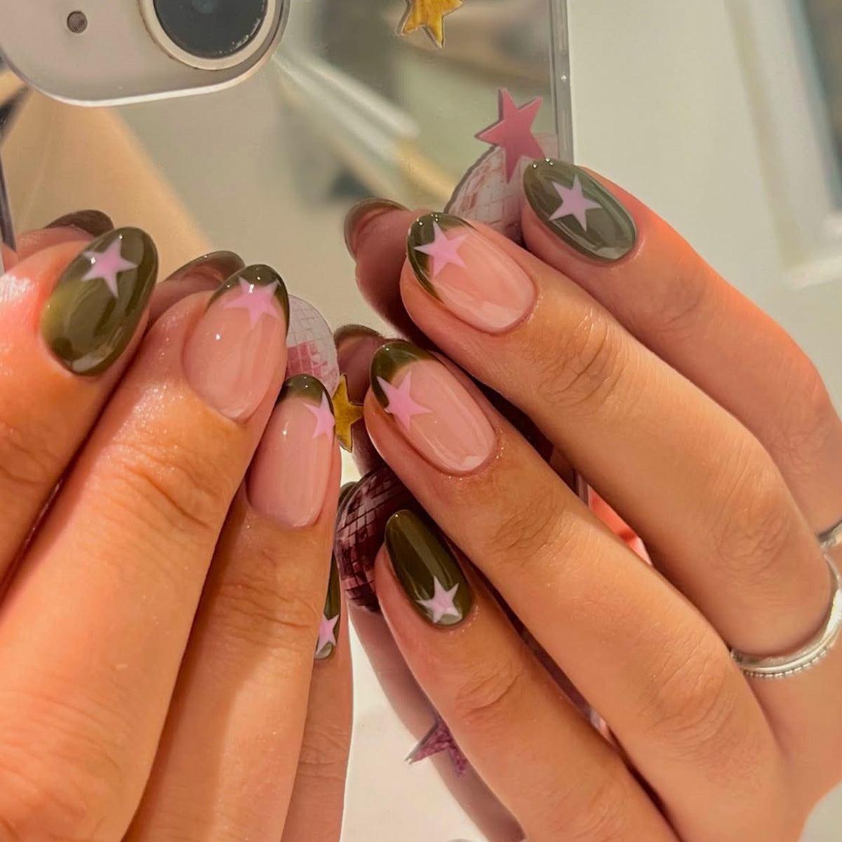 Stern-akzentuiertes kreatives Press-On-Nagelset Brehn