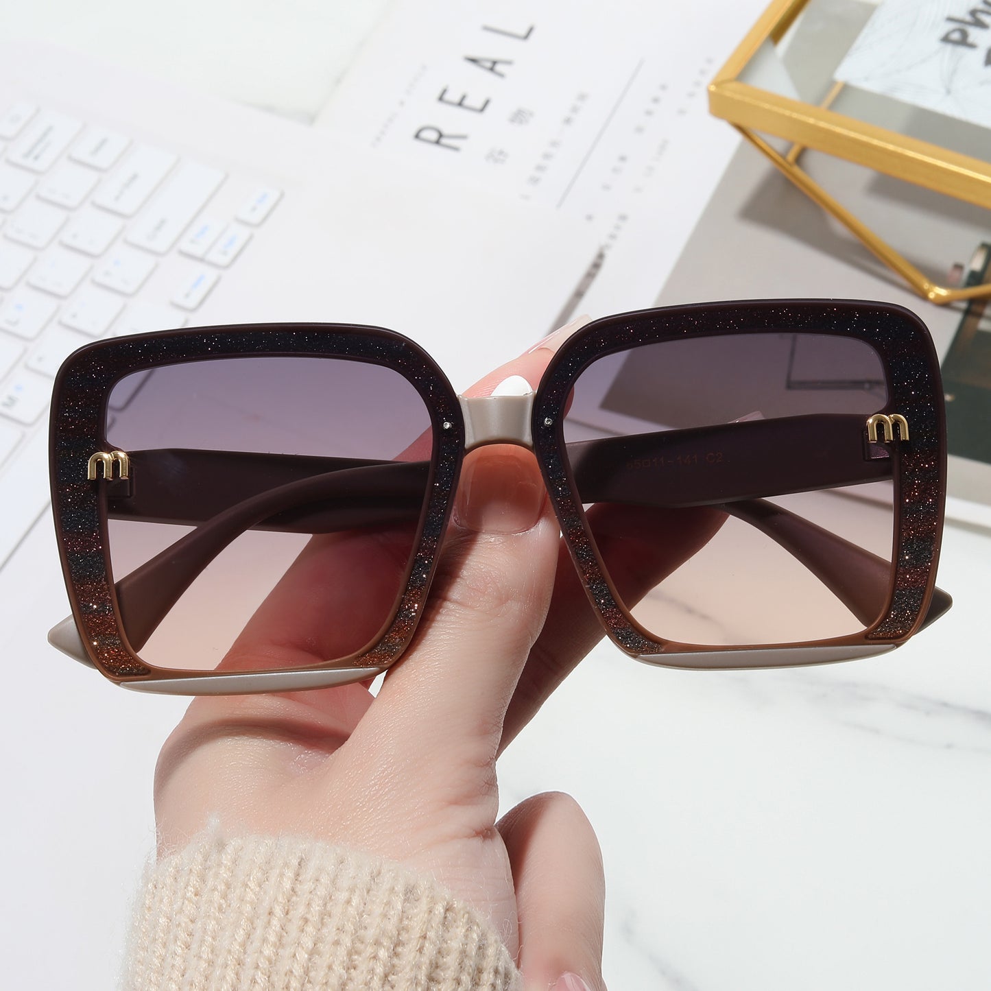 Damen modische quadratische Sonnenbrille mit funkelndem Rahmen Brehn