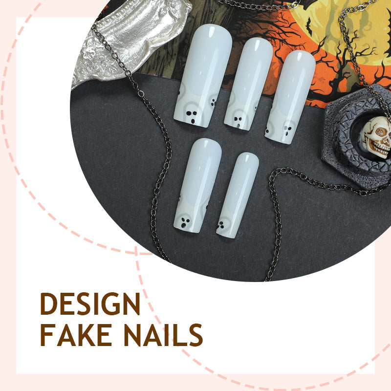 Kunstnagelset mit gruseligem Geisterdesign Brehn