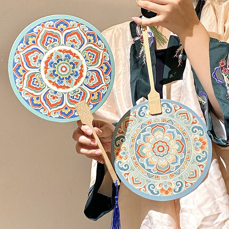 Handgefertigter Fächer mit Kunstvollem Motiv Brehn
