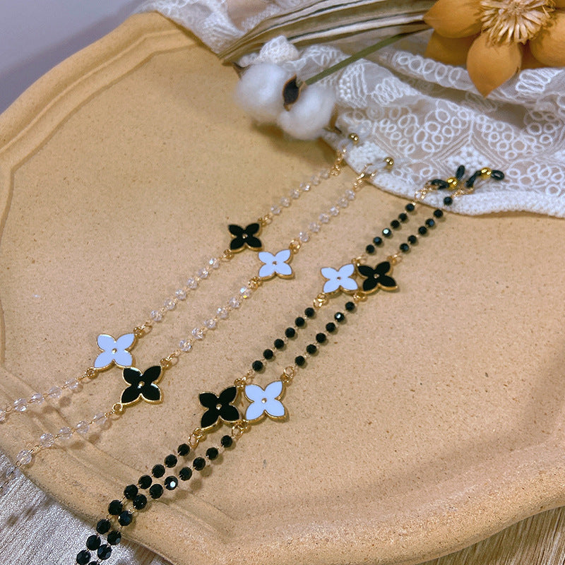 Elegante Perlenkette mit Blütenanhängern Brehn