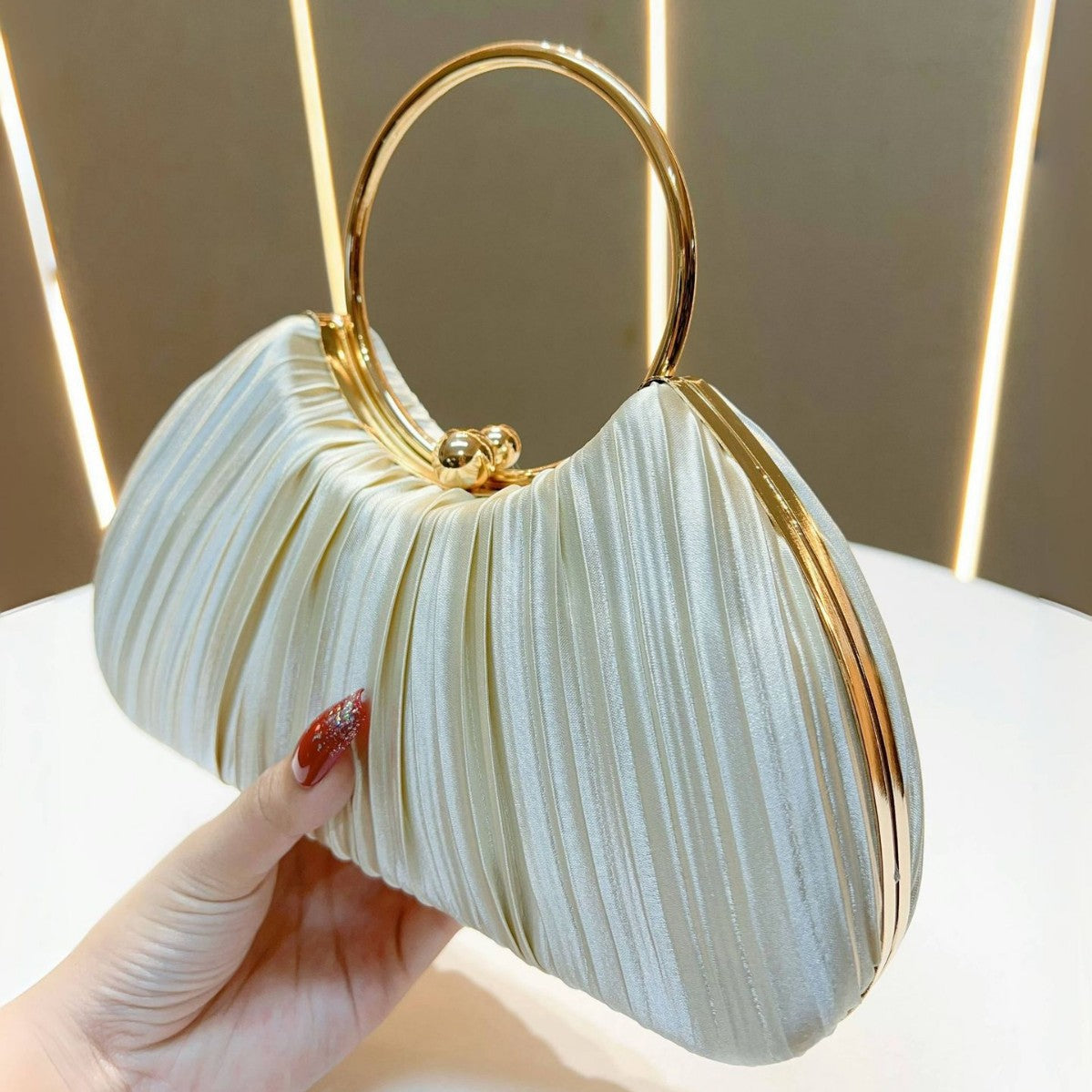 Luxuriöse plissierte abendliche Clutch