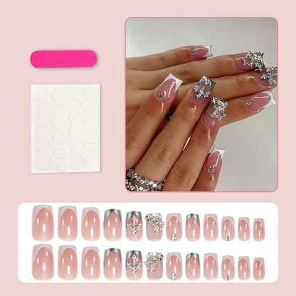 Kunstnagelset mit glamourösen 3D-Verzierungen und eleganten Akzenten Brehn
