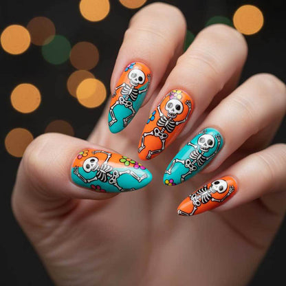 Halloween-inspiriertes Skelett-Nagelkunst-Set