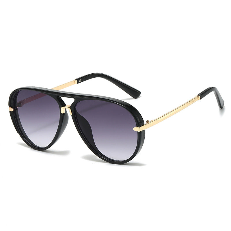 Elegante Aviator-Sonnenbrille mit goldenen Akzenten Brehn