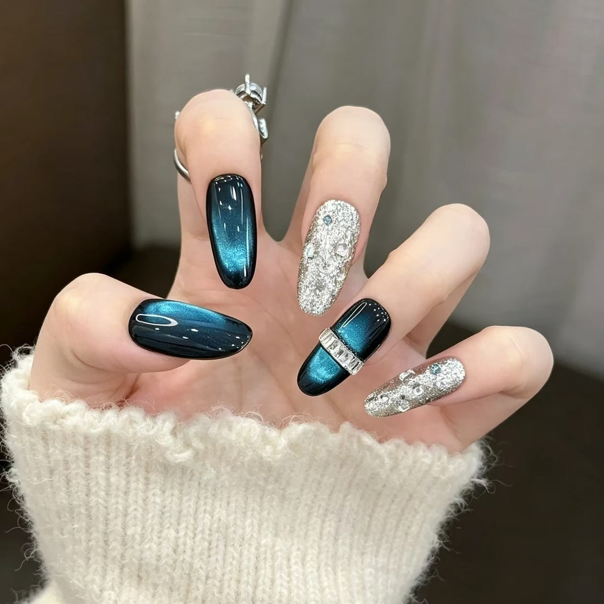 Elegante dekorative Nagelkunstverlängerungen