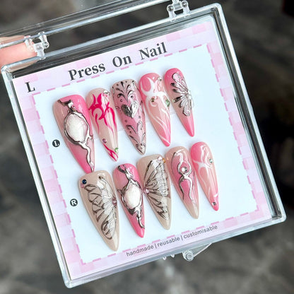 Künstlerisches Press-On-Nagelset mit Schmetterlings- und Blumenakzenten