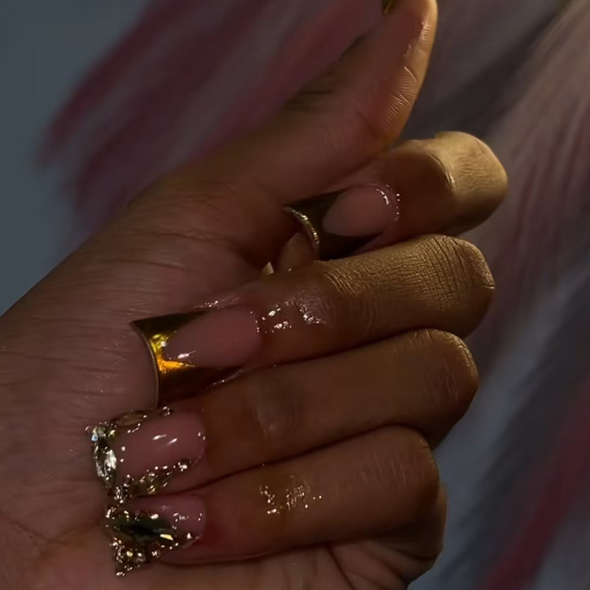 Luxuriöse metallische Akzent Presse-auf Nagelverlängerungen Brehn