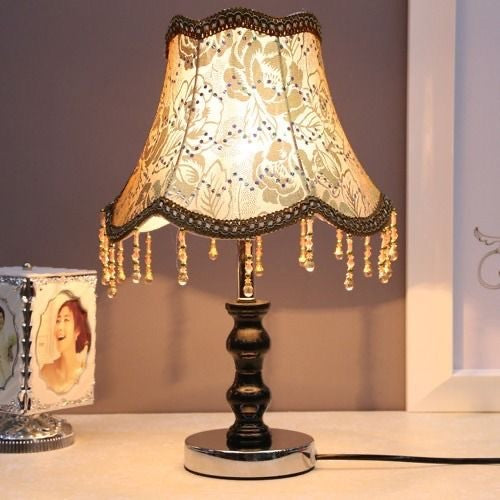 Elegante Spitzen-Tischlampe
