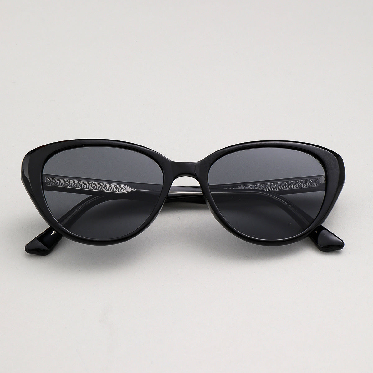 Damen moderne Sonnenbrille mit klassischem Schwung Brehn