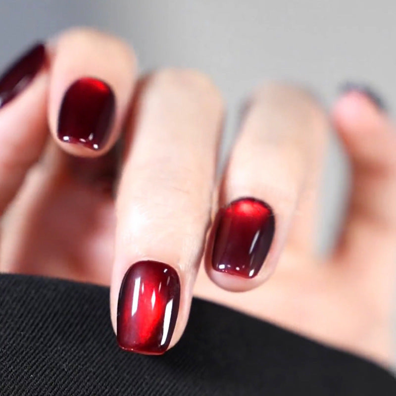 Kreatives Kunstnagelset mit Glitzer- und eleganten Muster Akzenten Brehn