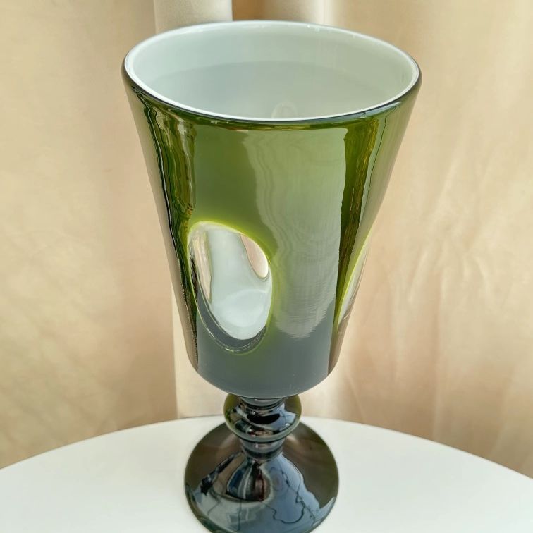 Hohe Sockel Handgeblasene Dekorative Kelch-Style Glasvase mit Gestapeltem Stiel Brehn