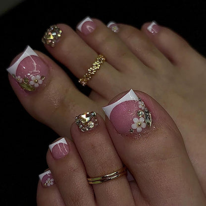 Kunstvolle Fußnagelverzierung mit elegantem Goldakzent Brehn