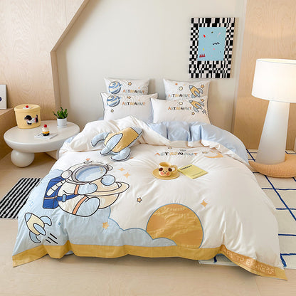 Kawaii Applikation Baumwollsatin Bettbezug Set mit besticktem Charakter & dekorativem Erdbeer-Kissen